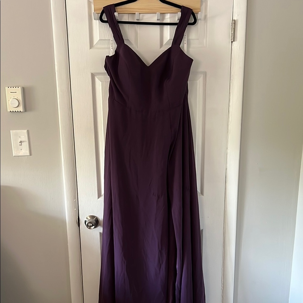 AZAZIE JANE
Plum A-Line V-Neck Pleated Chiffon Dress